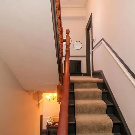 Coronation House 펜션 *