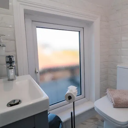 Coronation House 펜션