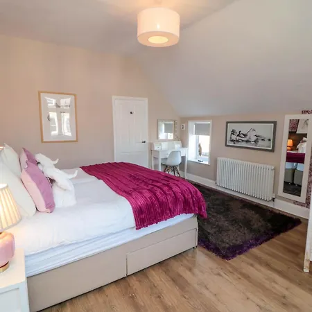 Coronation House 펜션