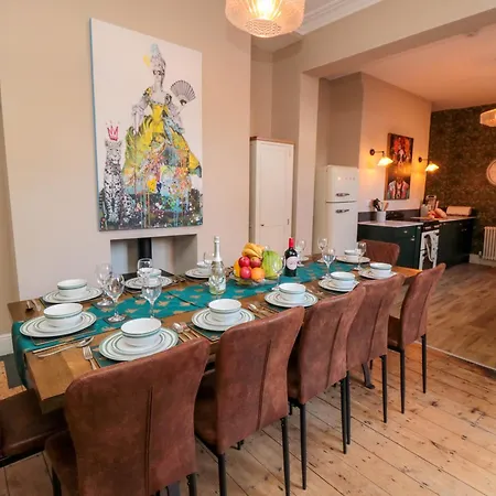 Coronation House 펜션 *